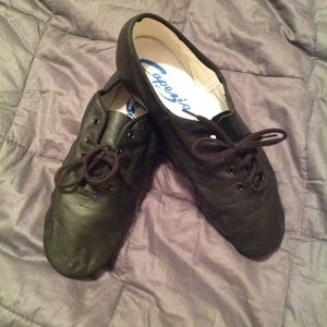 Capezio Jazz Shoes - Sz 9M 👯